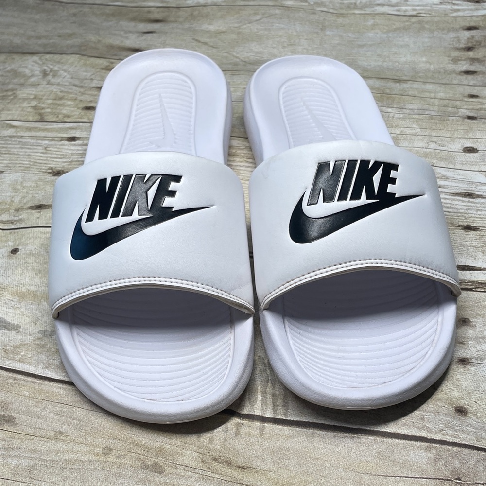 Nike Victoria One Slides